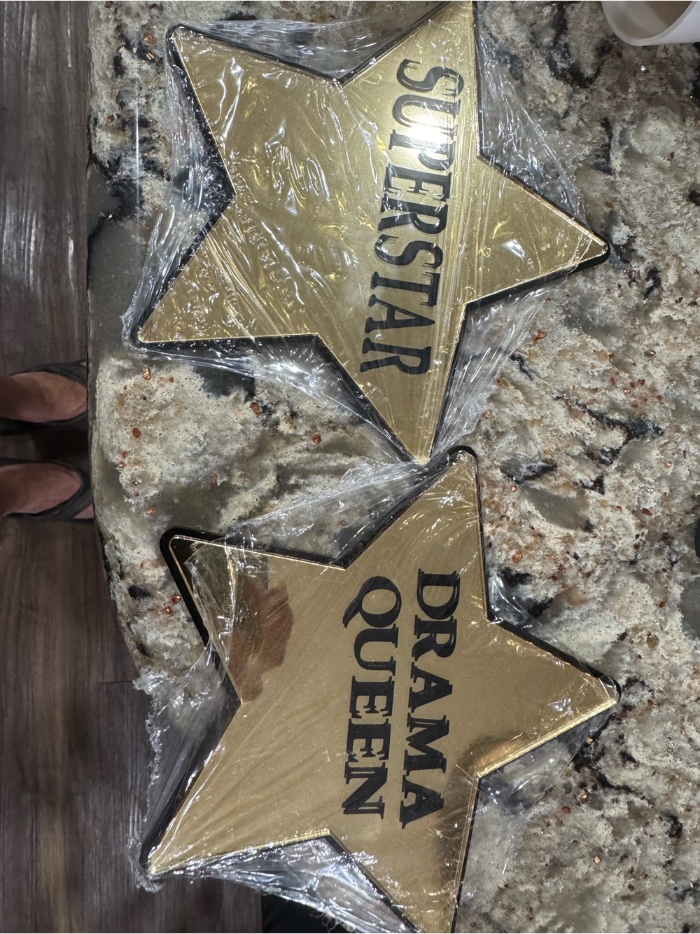 gold-toned, star-shaped novelty plaques - Drama Queen And Superstar (CL-4)